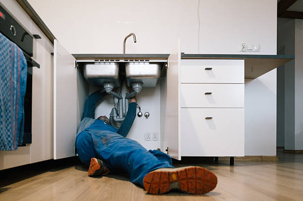 Professional Leak Detection technician working in Lincolnshire, IL
